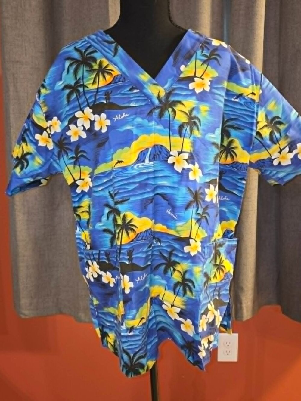 Winnie Fashion Hawaii Tropical Aloha Scrub Top